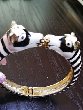 Black & White Double Zebras Heads Kiss Hinged Bangle Bracelet